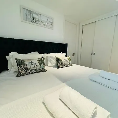 Skyline View Flat With Parking شقة بريستول